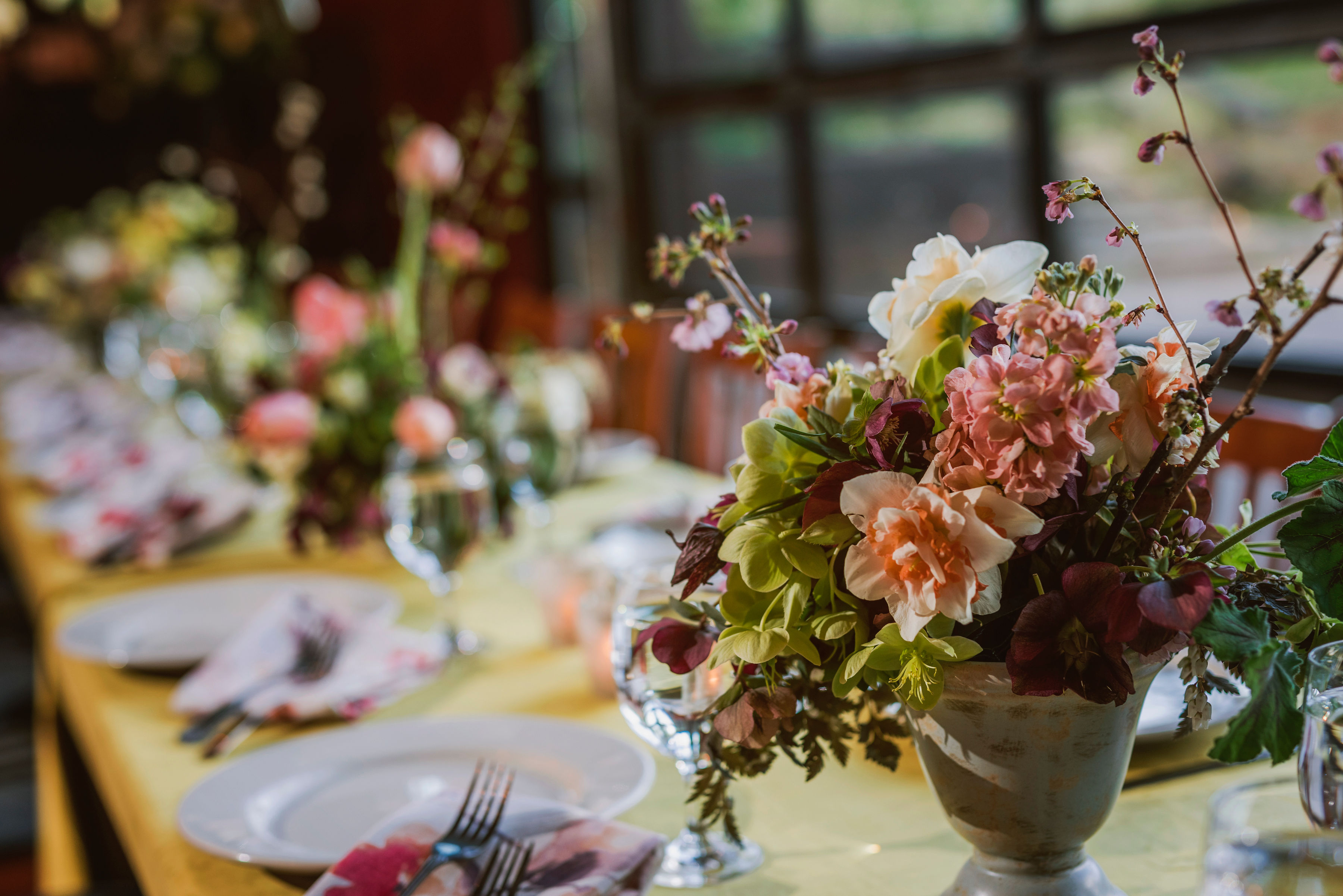 A low centerpiece on a wedding table from the Whidbey Island Workshop photo by Suzanne Rothmeyer